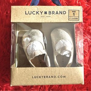 NWT Lucky Flats